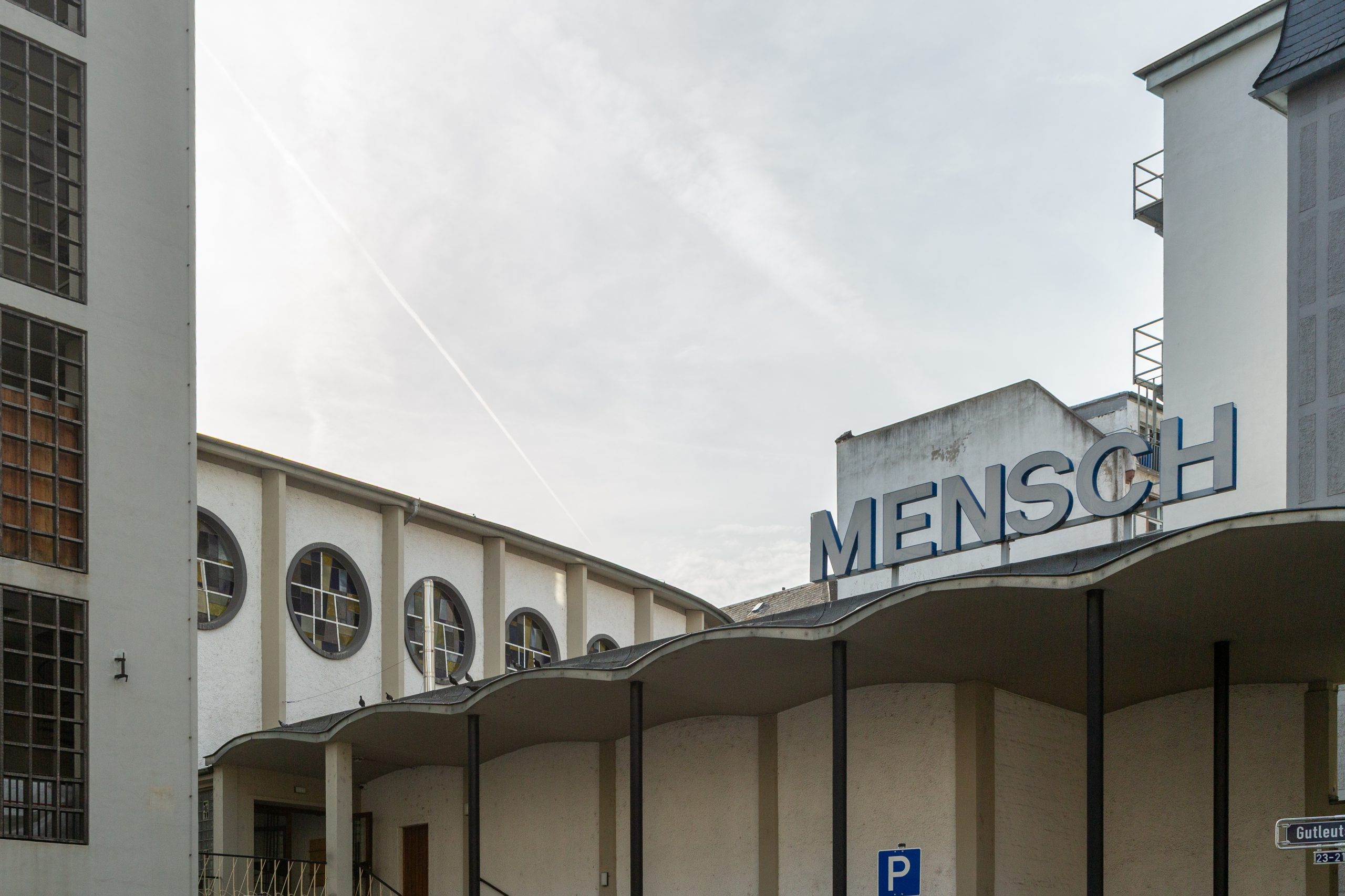 Skulptur "Mensch", Weißfrauenkirche, Gutleutstraße